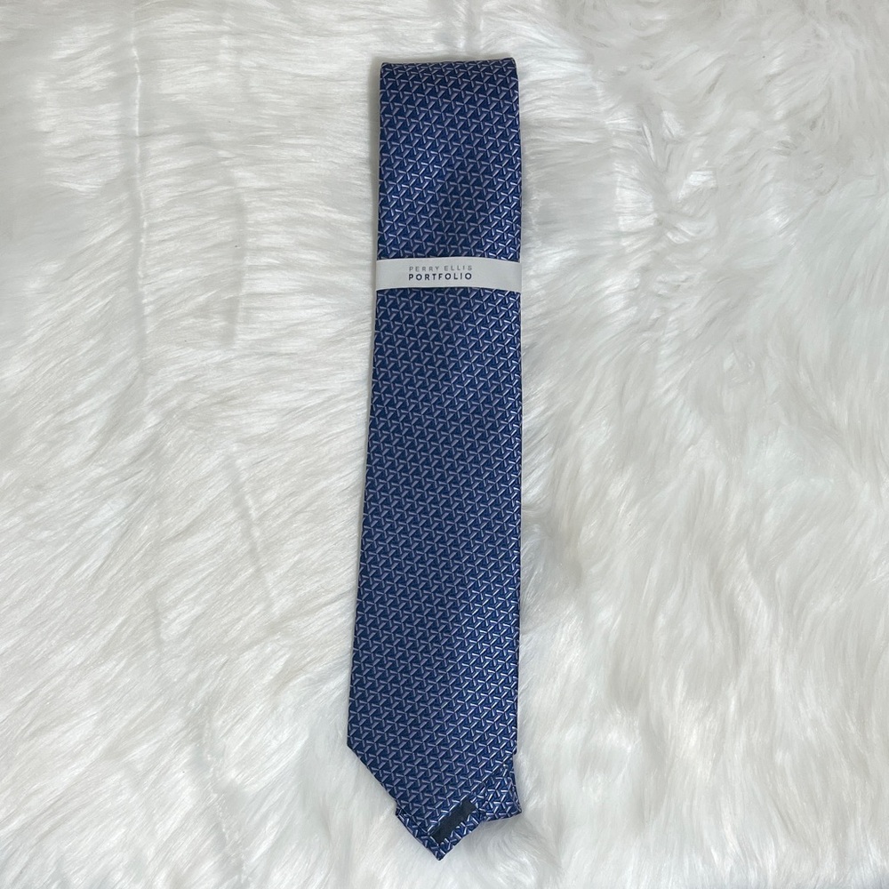NWT Perry Ellis Blue Mackin Geo Patterned Tie